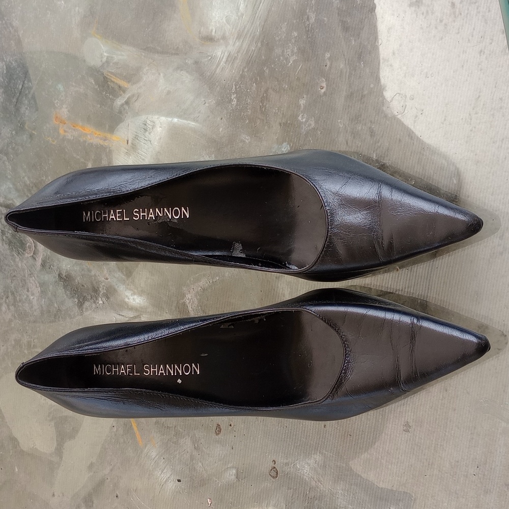 Michael Shannon pointy black leather pumps size 8. 4 inch heel
